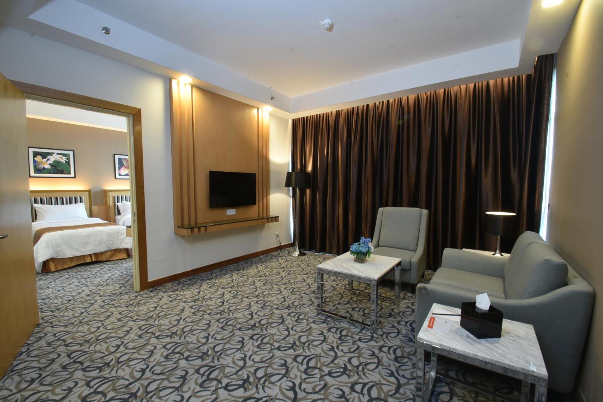 Tenera Hotel บางี ภายนอก รูปภาพ Suite room
