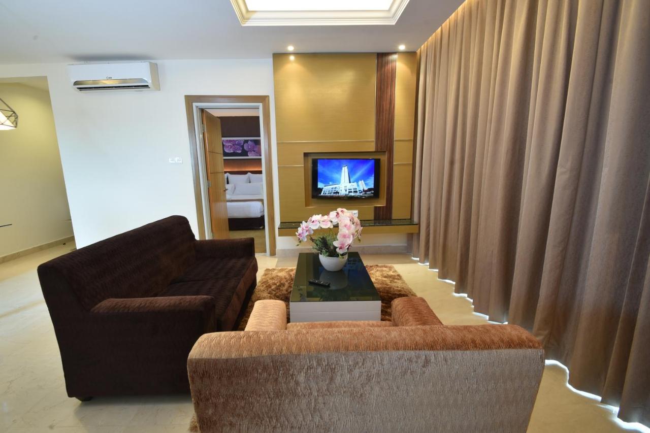 Tenera Hotel บางี ภายนอก รูปภาพ Living room