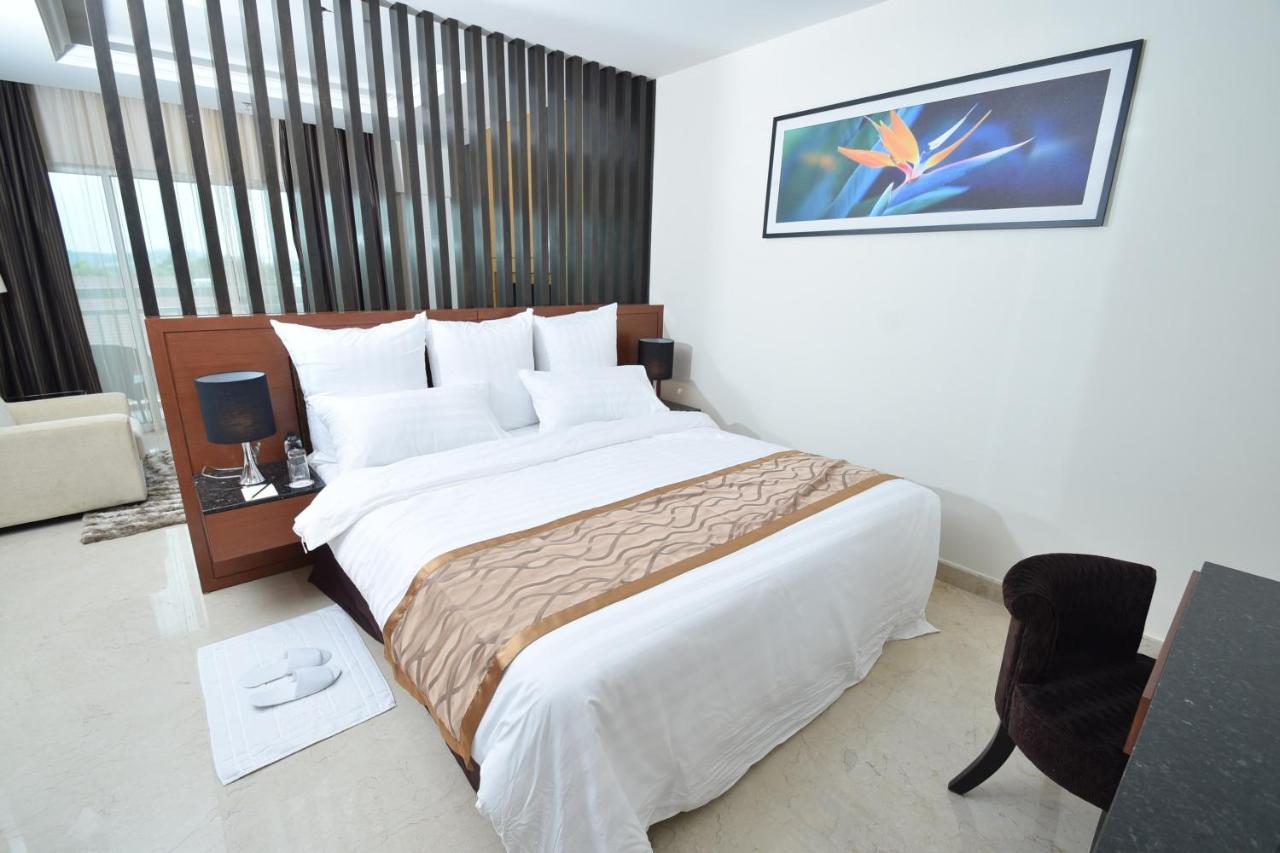 Tenera Hotel บางี ภายนอก รูปภาพ A bedroom at the hotel